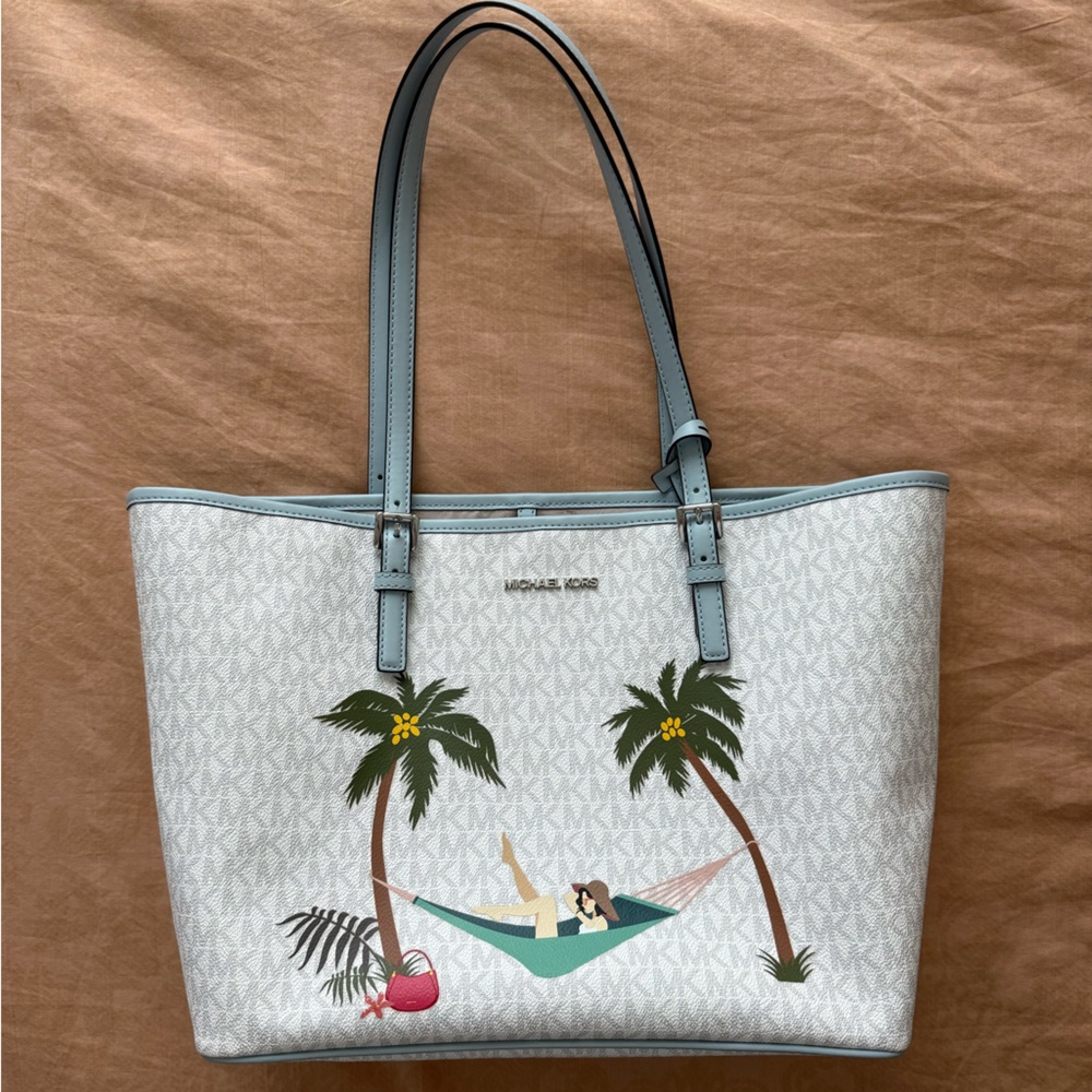 Michael Kors Jet Set Girls Printed Carryall Tote in Coated-canvas